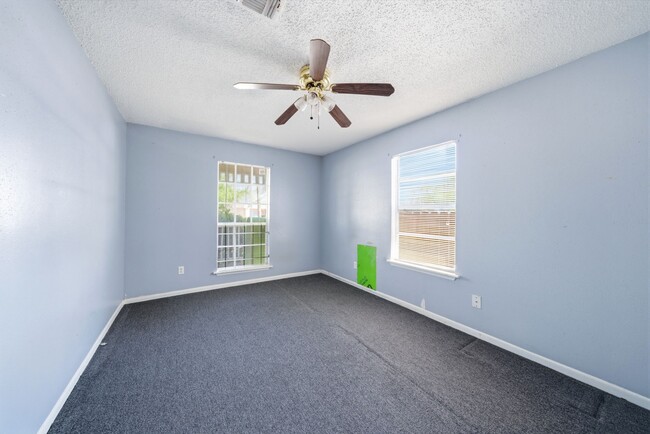 Building Photo - 406 E 34th St