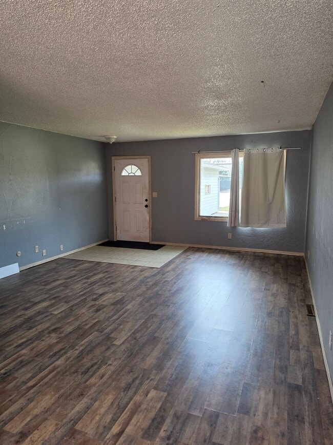 Building Photo - Beautiful 2-Bedroom Duplex Available!
