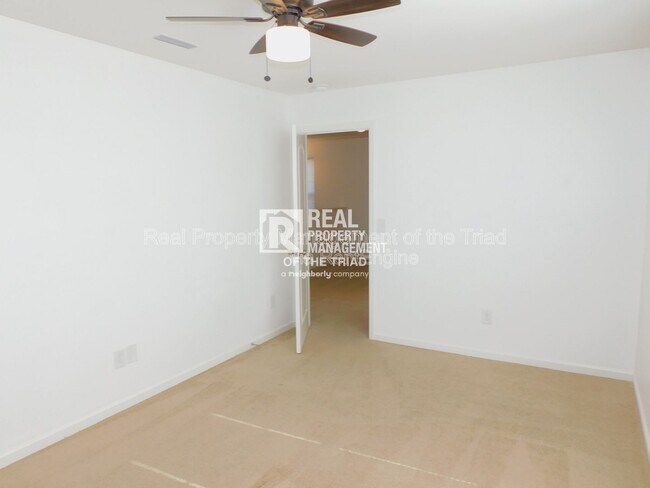 Building Photo - 5013 Red Poll Dr