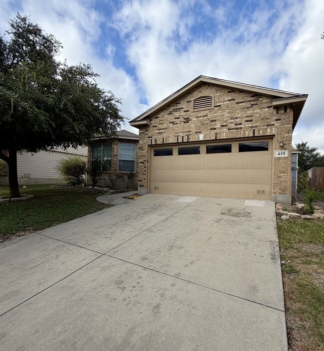 Building Photo - 419 Dolly Dr