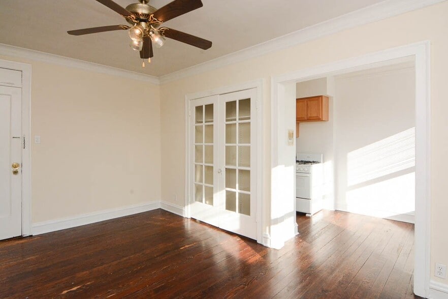 Building Photo - 4646 N Paulina St