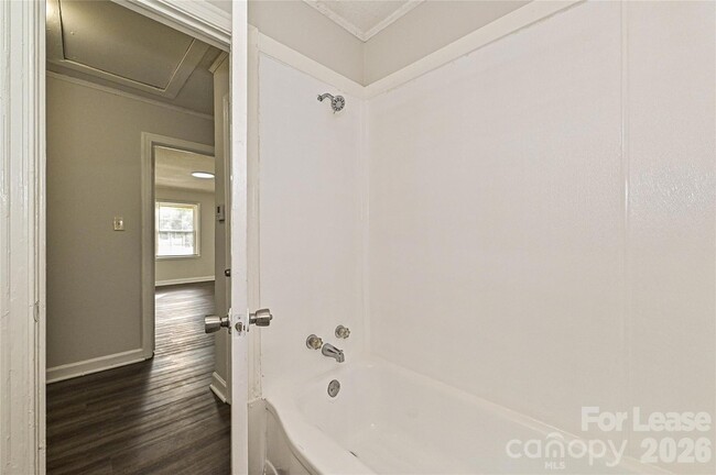 Building Photo - 301 Seldon Dr