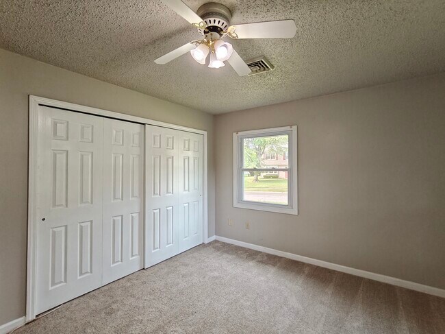 Building Photo - 45 Meribrook Cir