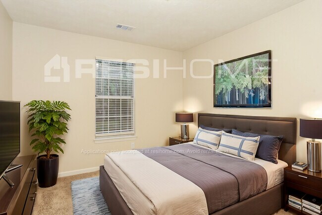 Building Photo - 131 Juniper Dr