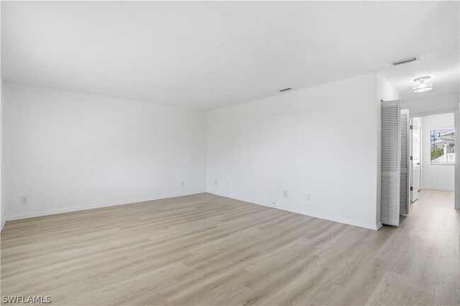 Building Photo - 4607 Bayshore Dr