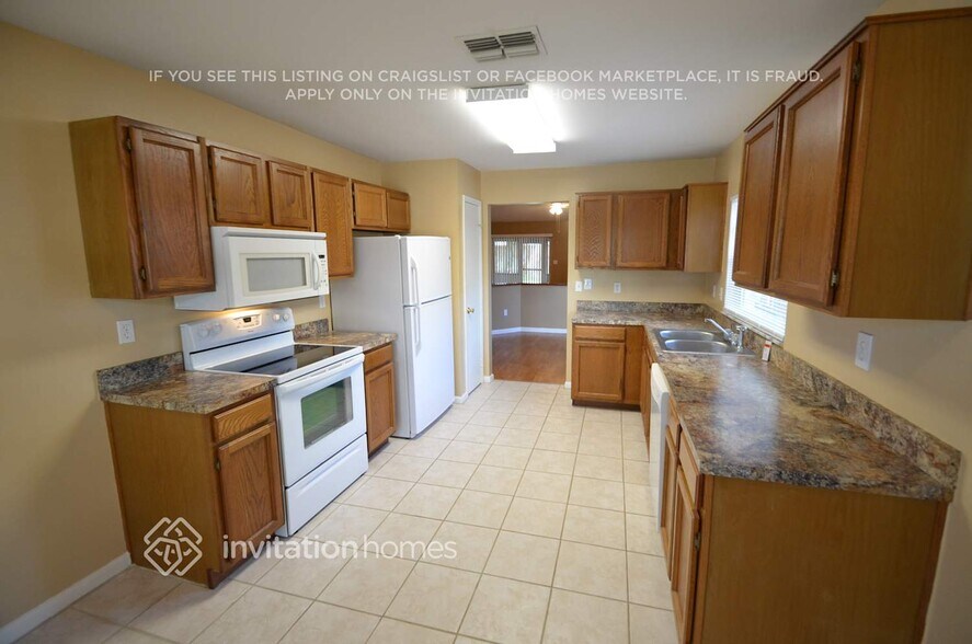 Building Photo - 8803 Hampden Dr