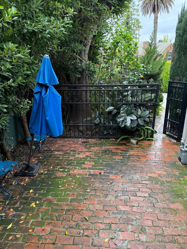 Building Photo - 532 S Irving Blvd