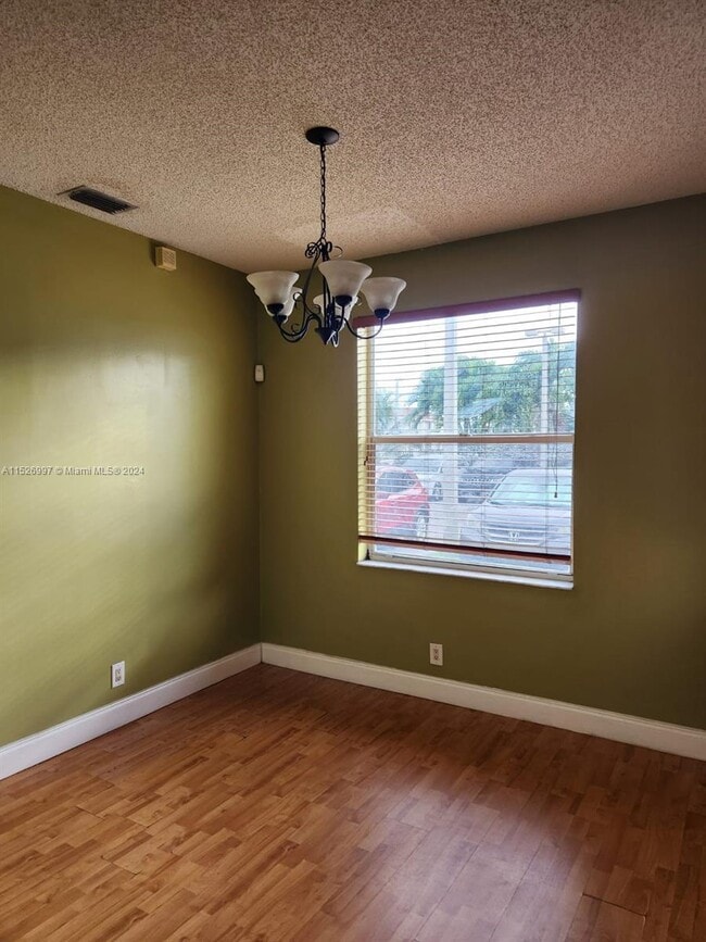 Building Photo - 820 NE 212th Terrace