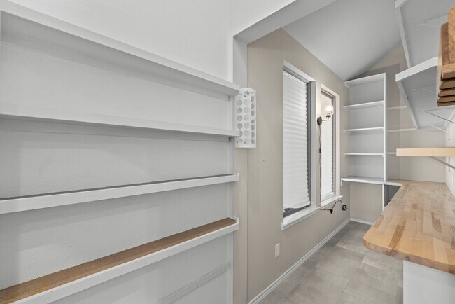 Building Photo - 25402 Kidwiler Dr