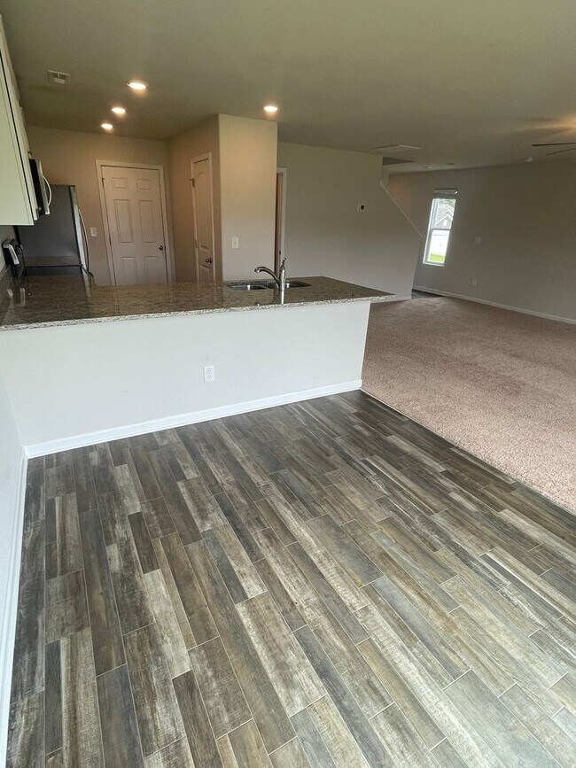 Building Photo - Charming 3-bedroom Single Family Home.