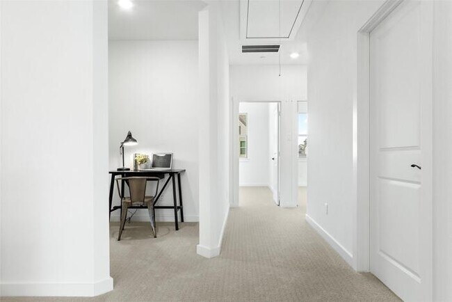 Building Photo - Upgraded Mira Lagos townhome with EV Charger and 2 car garage