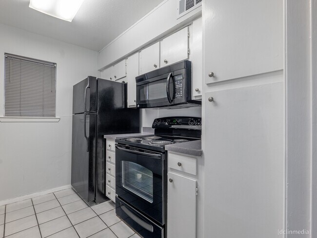 Building Photo - 4643 Wild Indigo St