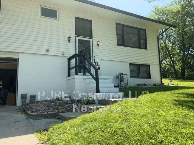Building Photo - 105 N Elm St
