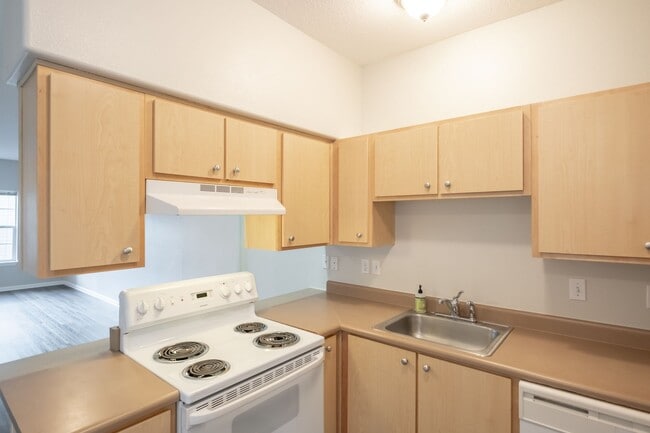 Building Photo - Stylish 2-Bedroom Condo Near OSU – Spaciou...