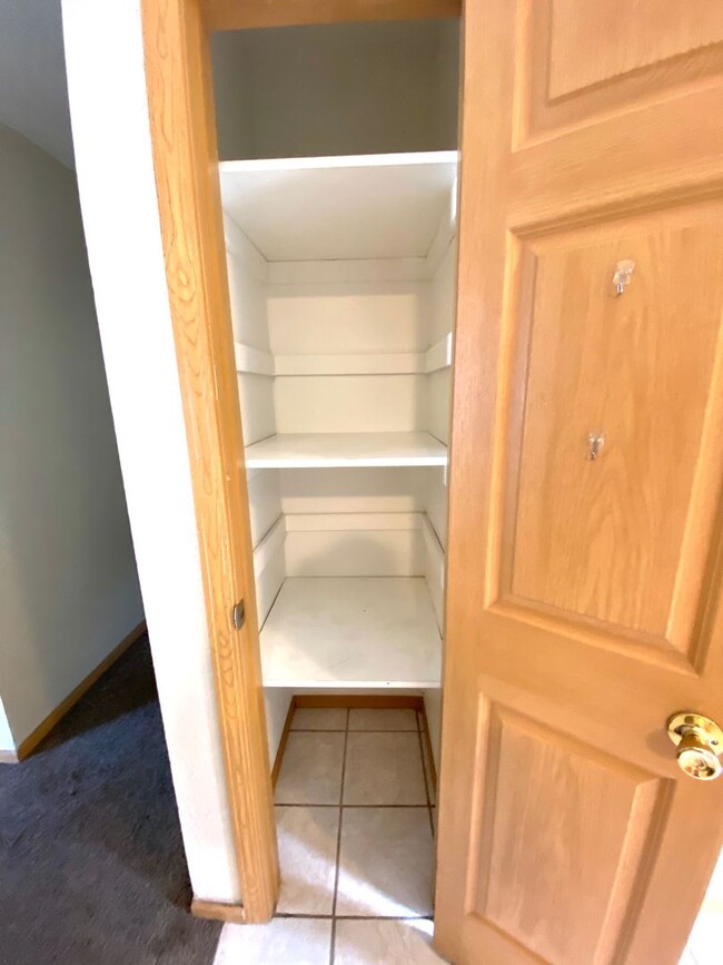 Building Photo - 3 Bedroom Duplex in North Fargo!