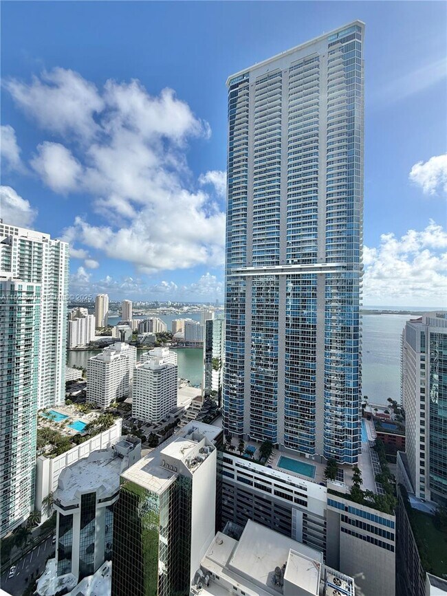 Building Photo - 1060 Brickell Ave