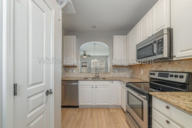 Building Photo - 825 Gentlewinds Ct