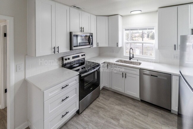 Building Photo - 1909 S Garden Springs Rd