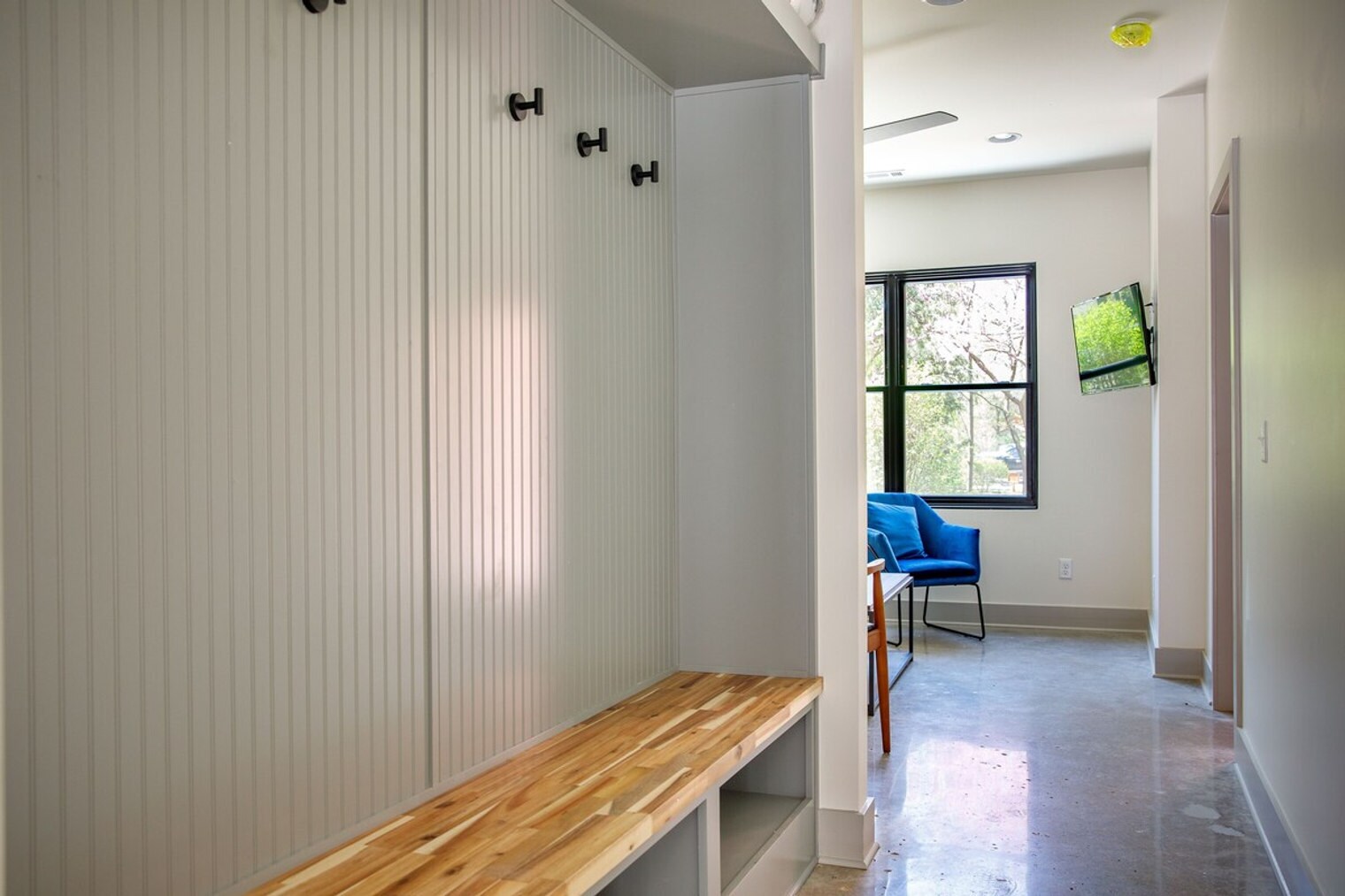Building Photo - 315 NE Burwood Mews