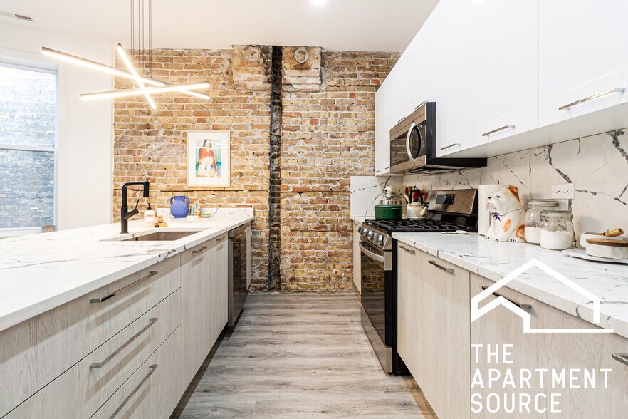 Building Photo - 2744 W Division St