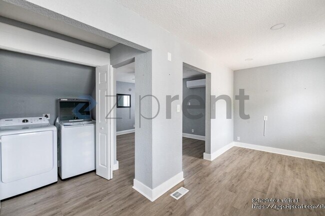 Building Photo - 965 W Ocean View Ave