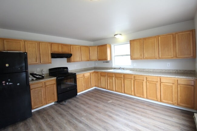 Building Photo - Three bedroom home