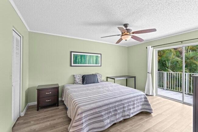Building Photo - 1497 S Club Dr