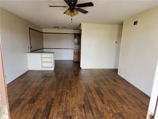 Building Photo - 905 Parkwood Dr