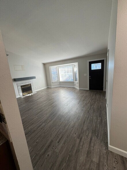 Building Photo - 12612 NE 45th Cir