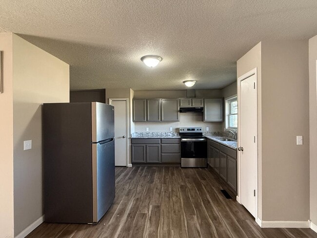 Building Photo - 2416 Haskell St