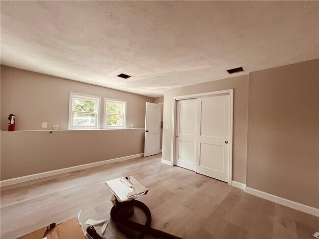 Primary Photo - 144 Yorkshire St