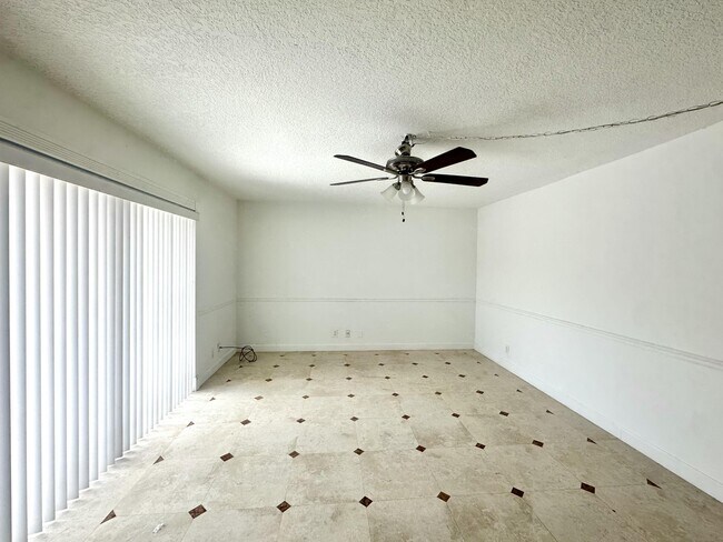 Building Photo - 173 Lake Arbor Dr