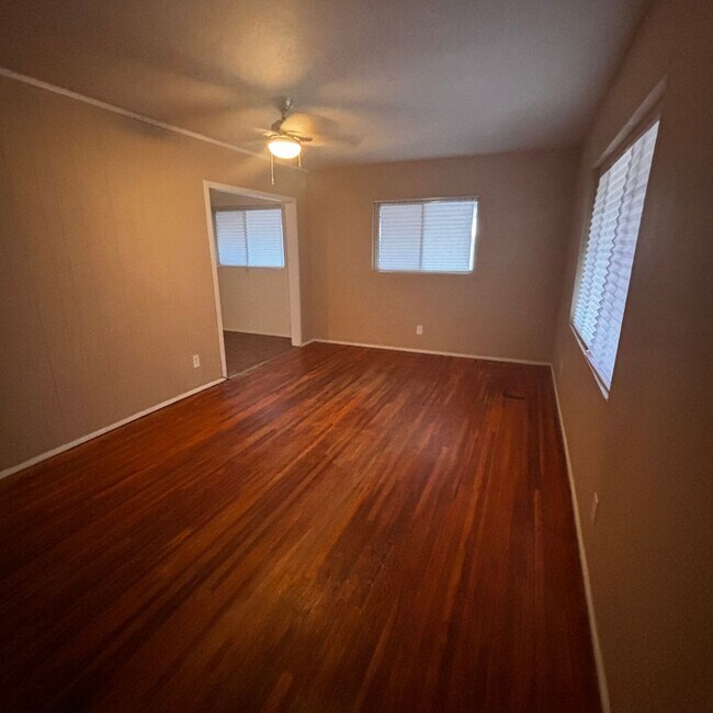 Building Photo - Bright 2 Bed / 1 Bath Home in Tempe – Avai...