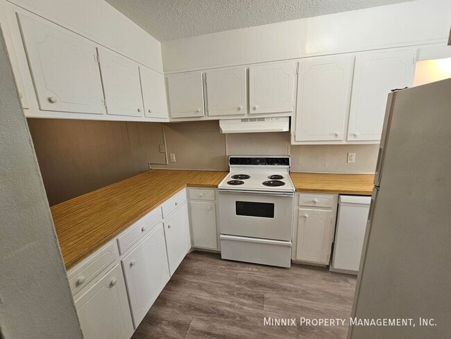 Building Photo - 1706 Yonkers-B