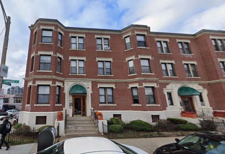 Building Photo - 441 Cambridge St