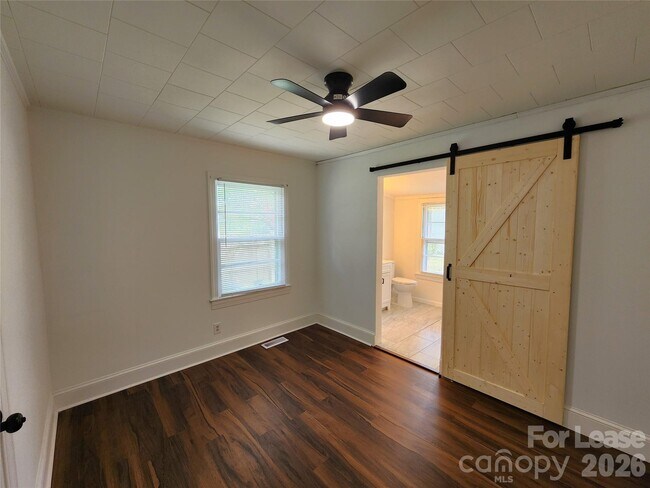 Building Photo - 1208 N Juniper Ave