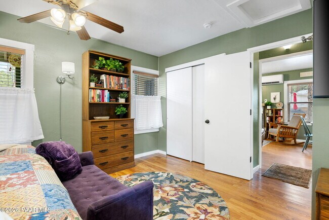 Building Photo - 805 Canyon Dr