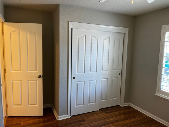 Building Photo - Beautiful Roseville 3 Bedroom, 2 Bathroom ...