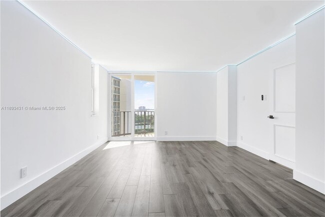 Building Photo - 5420 N Ocean Dr