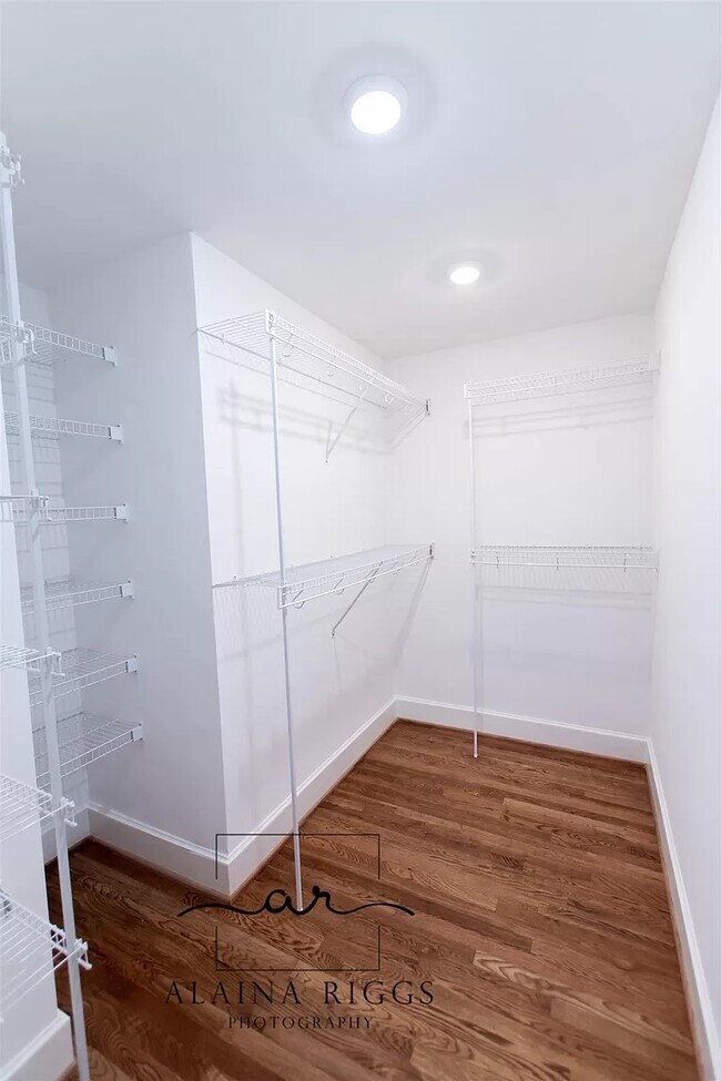 Building Photo - 126 Vanderbilt Cir