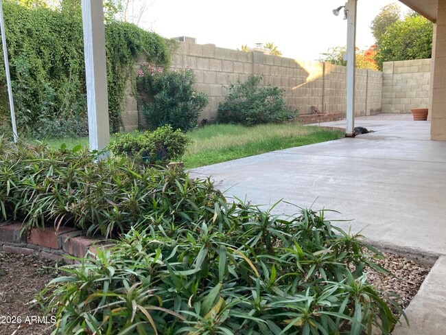 Building Photo - 314 E Campo Bello Dr