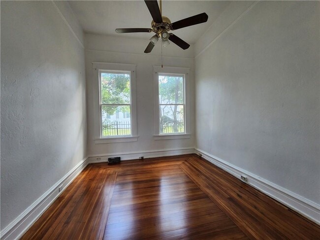 Building Photo - 106 S Bayou St