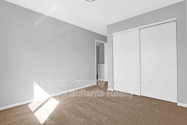 Building Photo - 2522-2524 Weyburn Road - 2524