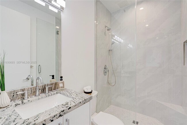 Building Photo - 1805 NW 22nd Ct