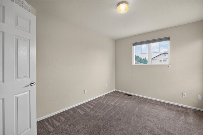 Building Photo - 20600 E Dartmouth Dr