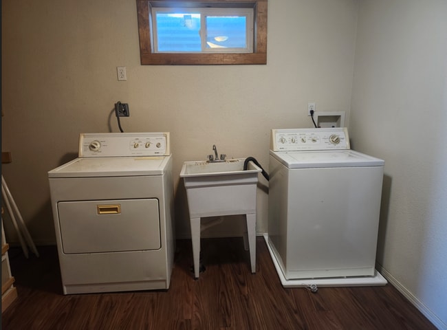 Building Photo - 820 Montana Ave