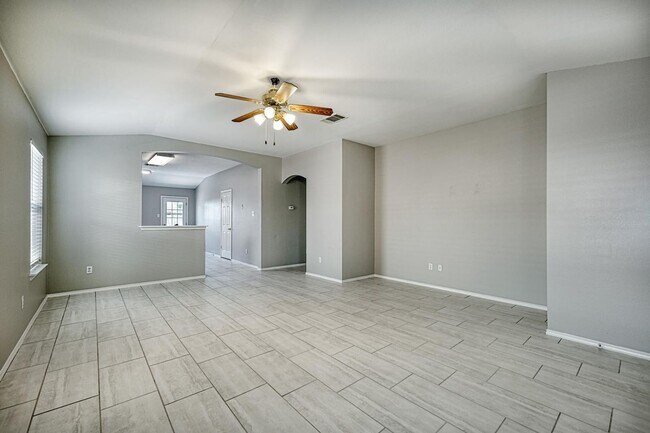 Building Photo - Great 3B/2B home in Austin Colony!