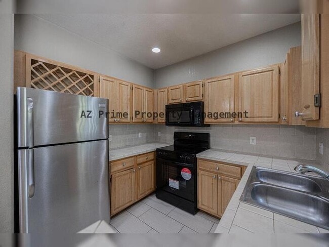 Building Photo - 2929 W Yorkshire Dr