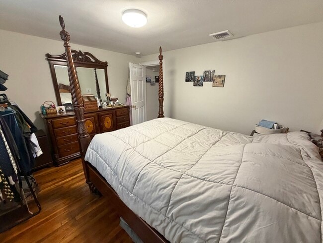 Building Photo - 176 Upland Ave