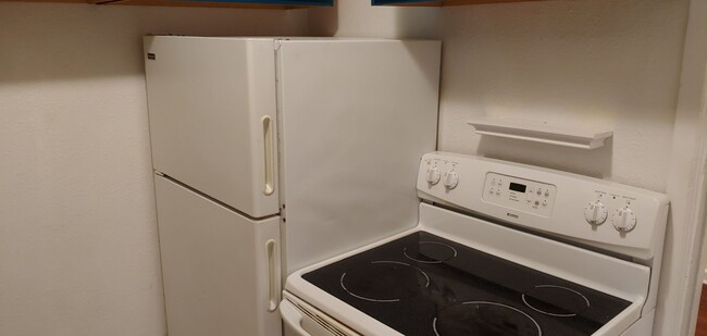 Building Photo - Cute 2 bedroom 1 bath single home